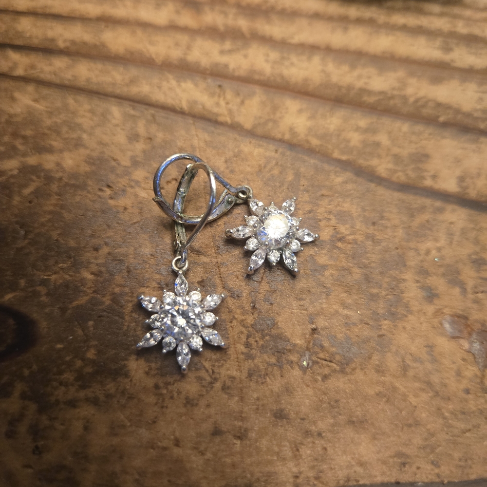 Elegant Silver Snowflake Earrings